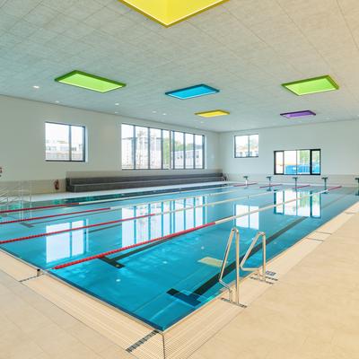 Sportbereich mit Sportbecken Sportbereich mit Sportbecken