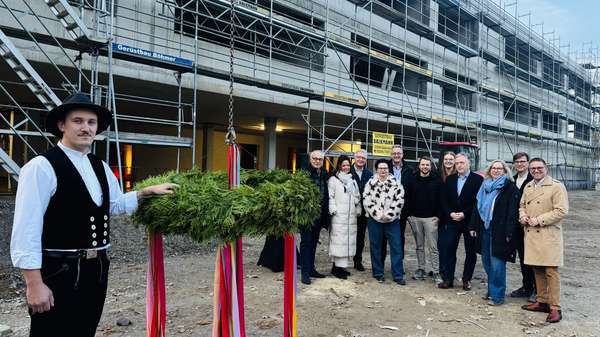 Gruppenbild mit Richtkranz Gruppenbild mit Richtkranz