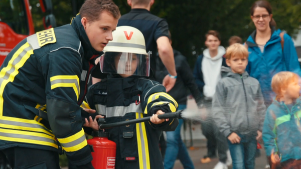 Löschübung mit der Feuerwehr