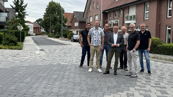 Gruppenbild in der Straße Gruppenbild in der Straße