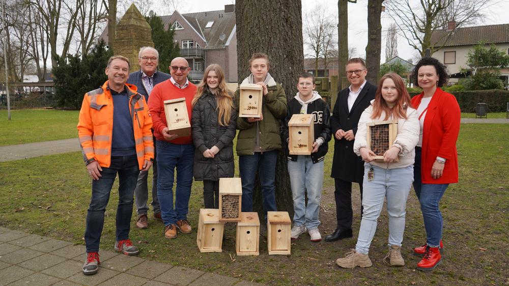 Gruppenbild mit einigen Nistkästen