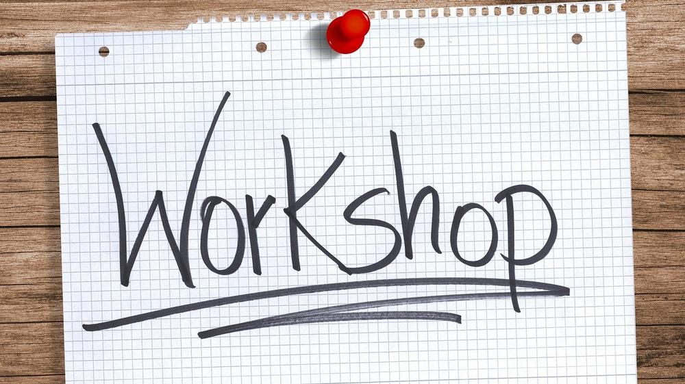 Notizzettel mit der Aufschrift "Workshop"