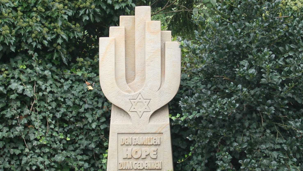 Gedenkstein für die Familie Hope